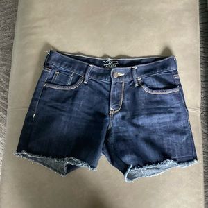 Old Navy “the Flirt” jeans shorts cutoffs Dark Wash Like New